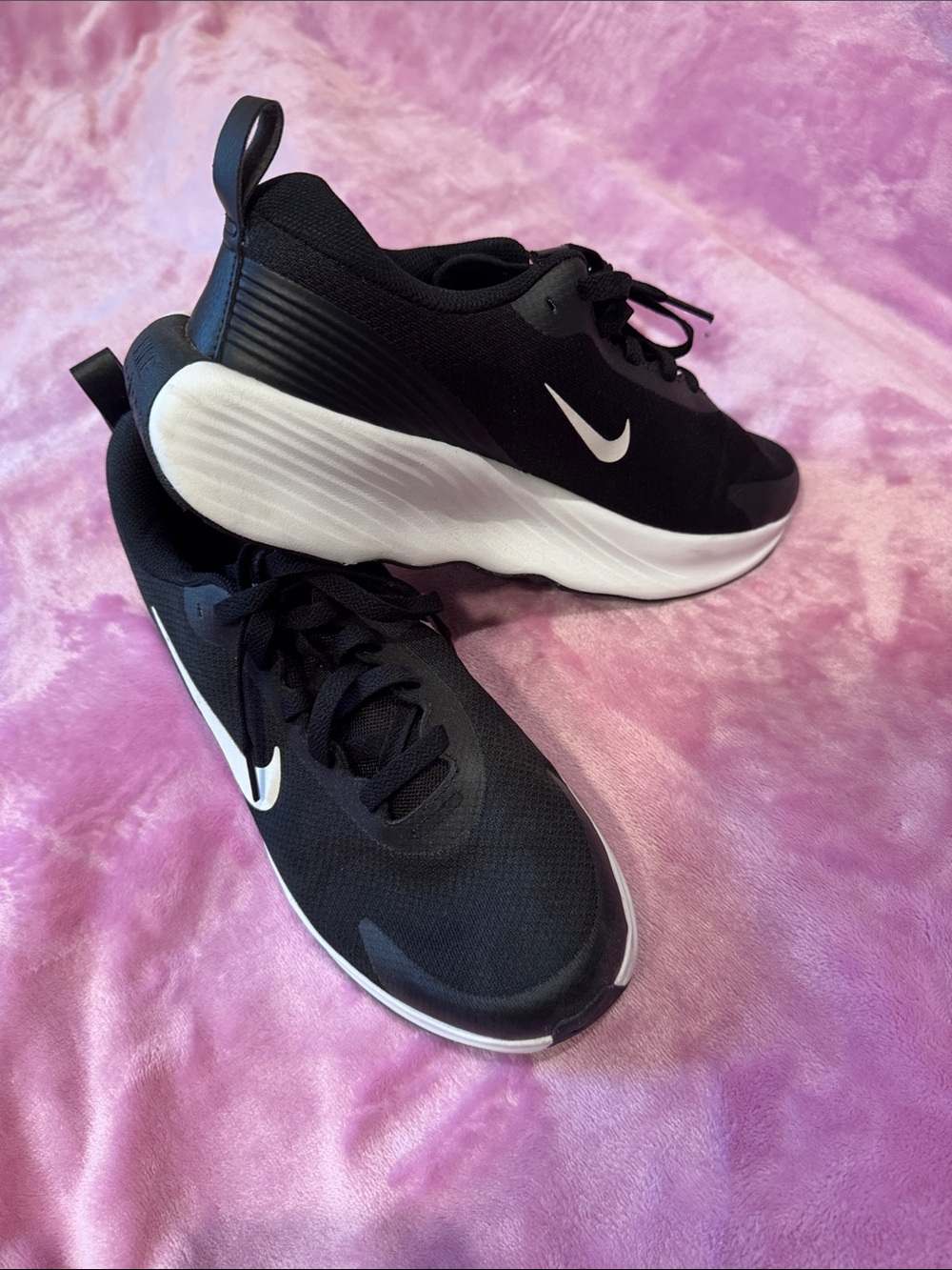 Nike Black & White Lightweight Training Sneakers